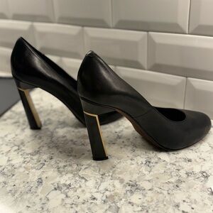 Elegant Black Leather Pumps